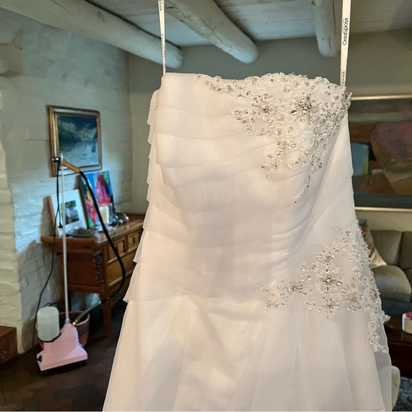 Wedding dress - Picture 3 of 6